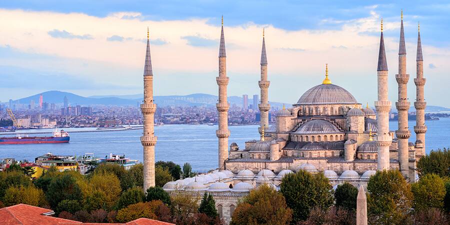 トルコ・イスタンブールのブルーモスク