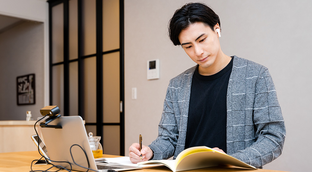 宅建の勉強シーン